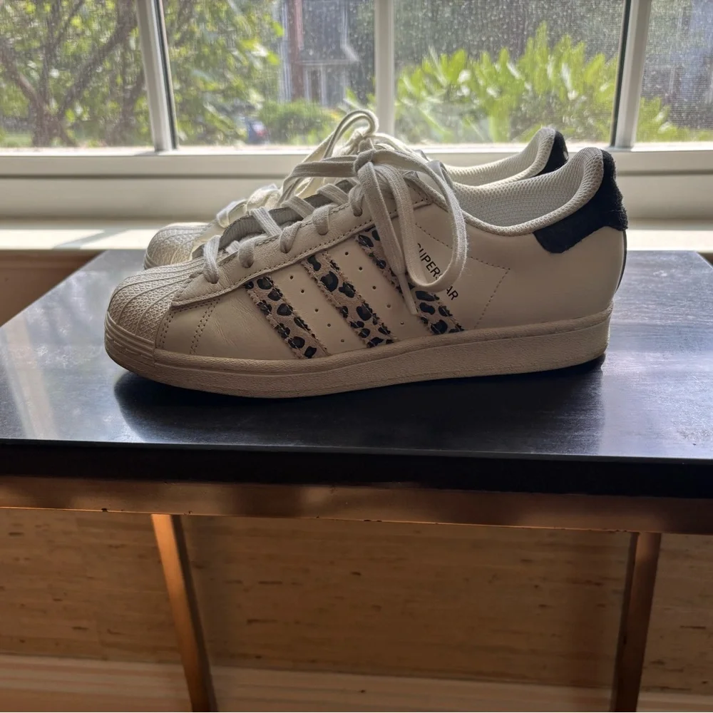 Women's Sneakers - White and Leopard Print - Picture 5 of 5